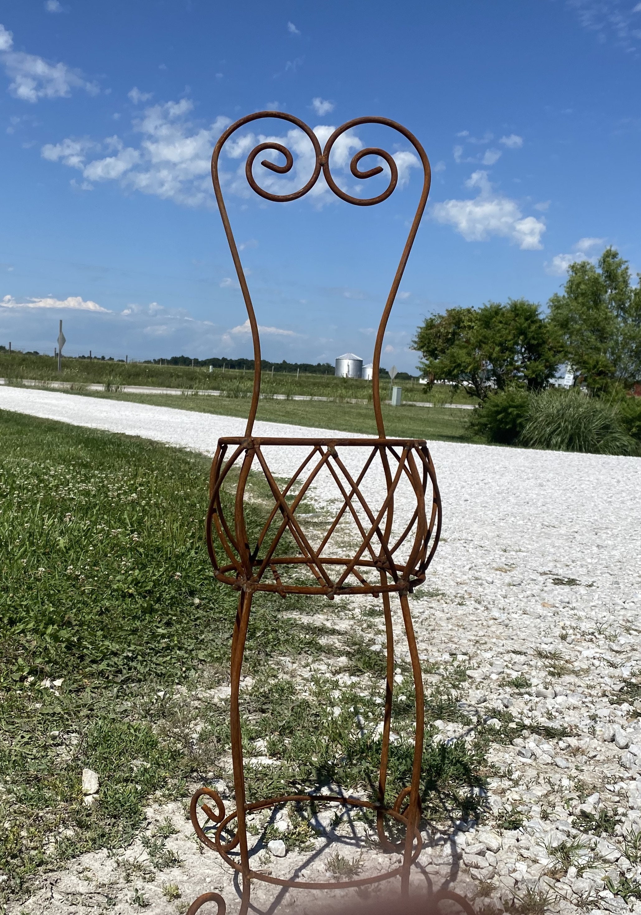 Petite Table D'appoint Fer Forgé Et Osier – Motif Feuilles De Vigne – Vintage