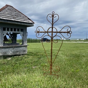 Wrought Iron Heart Cross Decorative Yard Stake - Rustic Metal Religious Beloved  Cemetery  Mounting -  Loved Ones  Ornament- Pet Support