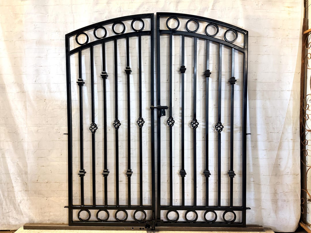 Steel Gate Rounded Custom Made Steel Circle Donovan 5' X 5' Metal Gate - Residential ...