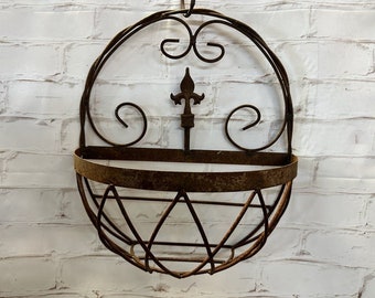 Medium Bordeaux Wall Basket - Outdoor Patio Metal Flower Basket Container - Sturdy Rustic Pot Holder