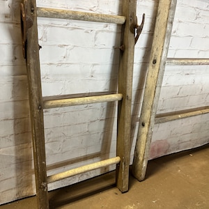 Rustic Tall Country 3 Rung Antique Ladders - Vintage Decorating ...