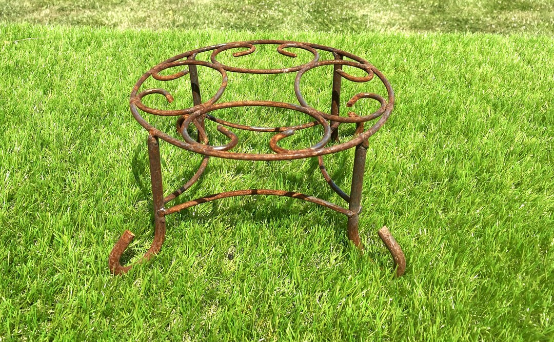 Small Wrought Iron Plant Stand Statue Riser Pedestal Outdoor Lawn and Garden Accessory