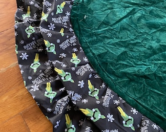 Handmade Cotton Headed Elf Christmas Tree Skirt: Ruffled Velvet Backing
