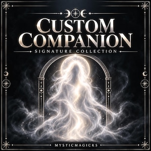 Könnte beinhalten: Eine quadratische Grafik mit dem Text CUSTOM COMPANION SIGNATURE COLLECTION und MYSTICMAGICKS. In der Mitte steht eine leuchtende, ätherische, weiße humanoide Figur in einem dunklen Torbogen vor schwarzem Hintergrund.