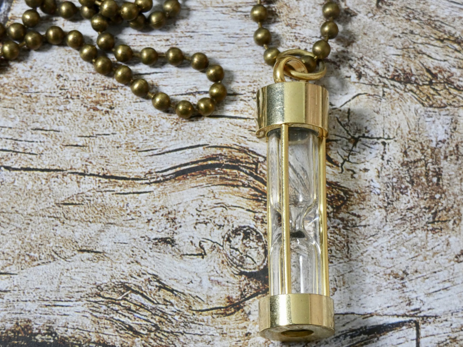 Sand timer necklace Clearance