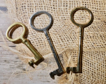 Skeleton Key, Medium Size Keys in Shiny Brass or Silver, Perfect Wall Decor, 15.00 For One Key