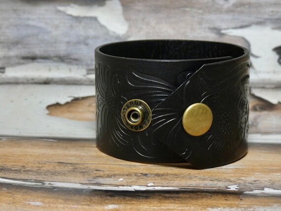 Leather Cuff Bracelet Vintage GM Brass Tag #62841… - image 6