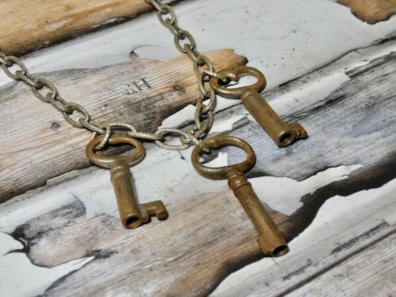 Vintage Skeleton Key Necklace - image 6