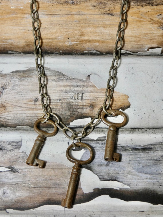 Vintage Skeleton Key Necklace - image 5