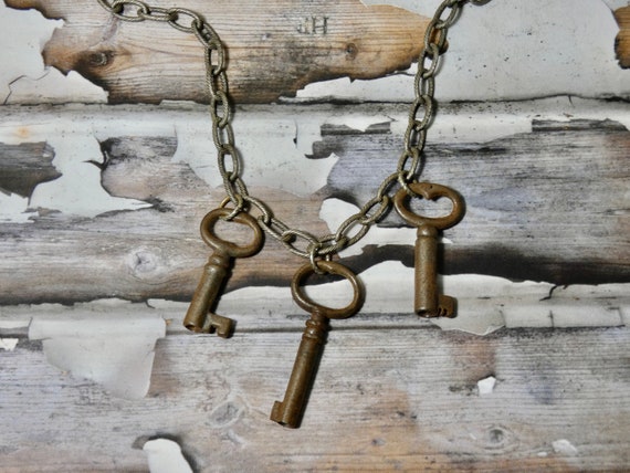 Vintage Skeleton Key Necklace - image 7