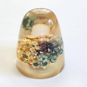 Vintage Daisyglas Company Dried Flowers Clear Acrylic Bumblebee Hive Paperweight --- Retro 1970s Woodland Cottage Floral Office Desk Decor