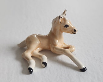 Vintage Sandy Brown Foal Miniature Porcelain Horse Figurine --- Retro Baby Farm Animal Farmhouse Home Decor --- Cute Mini Equestrian Figure