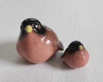 Vintage Mama & Baby Robin Birds Miniature Porcelain Figurines --- Retro Spring Nature Home Decor --- Mini Backyard Bird Cute Animal Figures