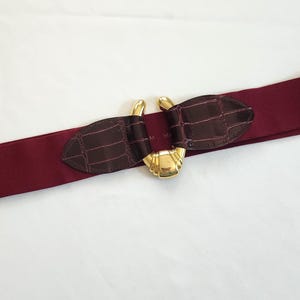 Vintage Red Belt with Gold Horseshoe Buckle FAUX LEATHER GOLD HORSESHOE BELTS | 40BT642 – JOSSLYN COMPANY main image 2