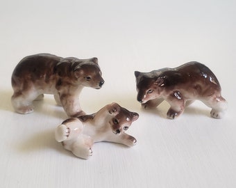 Vintage Bear Family Miniature Figurines - Set of Three - Retro Little Grizzly Mammal Animal Knick Knacks --- Wild Nature Forest Home Decor