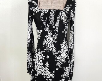 Vintage Moa Moa White Flowers Black Bell Sleeve Smocked Chest Dress --- Retro 2000s Groovy Style Women's Clothing --- Y2K Flower Power Vibes