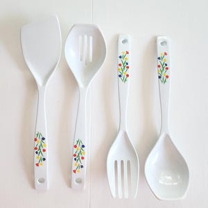 Vintage Primary Colors Flowers Melamine Serving Utensils - Set of Four - Retro 1980s 1990s Party Kitchen Easter Brunch Dinner Forks & Spoons