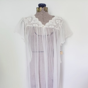 Vintage Gilead Sheer White Peignoir Robe with Lace --- Retro Beautiful Sexy Wedding Night Negligee Women&#39;s Lingerie --- Elegant Clothing