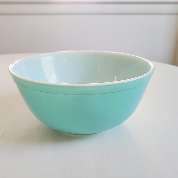 Vintage Pyrex Robin Egg Turquoise Blue 403 2.5 Quart Mixing Bowl --- Retro 1950s Aqua Solid Color Kitchen --- Mid-Century Mermaid Decor