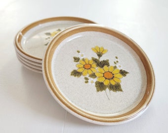 Vintage Mikasa Stone Manor Yellow Daisy Melissa Pattern Small Plate - ONE PIECE - Retro 1970s Daisy Flower Salad Dessert Dish -- 70s Cottage