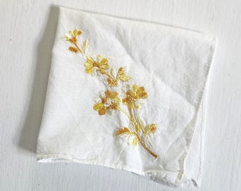 Vintage Yellow Daisies Embroidered Handkerchief --- Retro Cute Flowers Linens Floral Cottage Home Decor --- Something Old Wedding Hanky