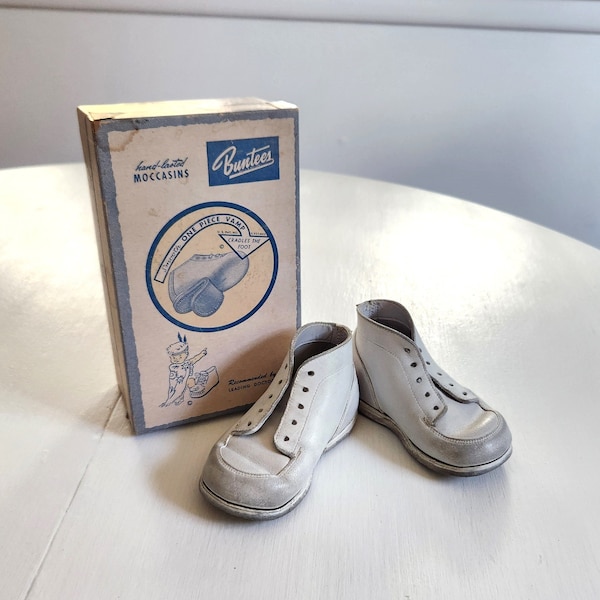 Vintage Buntees White Moccasins Patent Leather Baby Toddler Boot Style Sneakers --- Retro 1940s 1950s Cottage Baby Nursery Decor Old Shoes