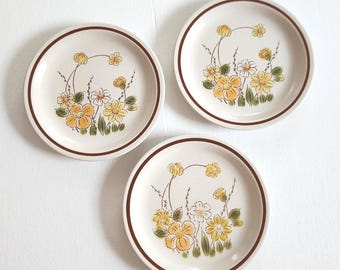 Vintage Spring Meadow EkcoEterna Camelot Stoneware Plates - Set of Three - Retro 1960s 1970s Warm Colors Flowers Cottage Kitchen Dishware