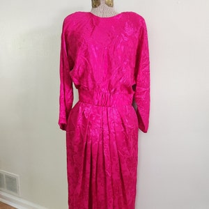 Vintage John Roberts Magenta Pink Woven Floral Pattern Dress --- Retro 1980s Bright Barbie Pink Women&#39;s Clothing --- Casual Party Dress