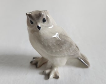 Vintage White Owl Miniature Porcelain Figurine --- Retro Winter Cabin Nature Home Decor -- Bird of Prey Good Witch Wizard Mini Animal Figure