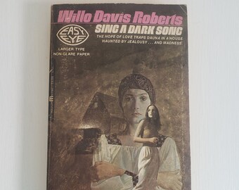 Sing a Dark Song de Willo Davis Roberts --- vintage des années 1970 Gothique Romance Thriller Murder Mystery Novel --- Livre de lecture Pulp Fiction rétro