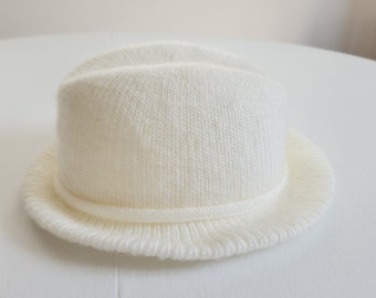 Vintage Aris White Knit Acrylic Fedora Style Hat --- Retro Unique Winter Knitwear Headwear Accessories --- Mid Century Women's Fashion