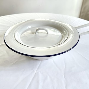 Vintage White Enamel Chamber Pot Long Handle Pan with Lid -- Antique Bed Coal Pan Unique Enamelware -- Charming Cottage Farmhouse Home Decor