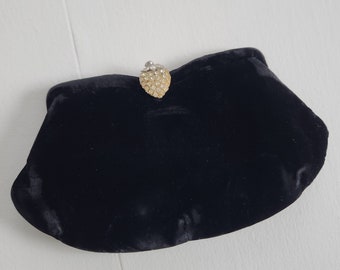 Vintage La France Black Velvet Clutch with Berry Clasp Decoration --- Retro Formal Women's Evening Bag Accessory --- Antique Prom Purse