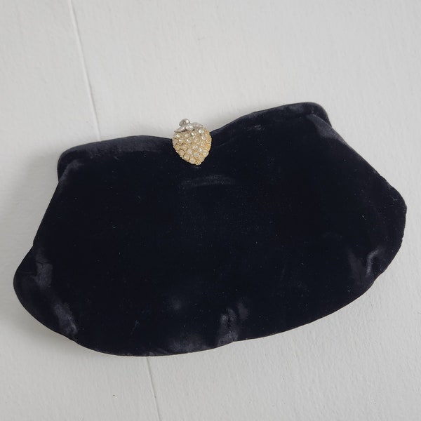 Vintage La France Black Velvet Clutch with Berry Clasp Decoration --- Retro Formal Women's Evening Bag Accessory --- Antique Prom Purse