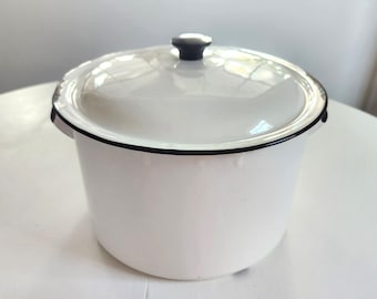 Vintage White & Black Large Worn Enamel Pot with Lid --- Retro Farmhouse Kitchen -- Soup Stock Seafood Crab Boil Pot Simple Decor Enamelware