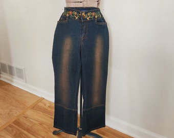 Vintage Committed Stretch Flower Embroidered Split Hem Capri Dark Wash Faded Brown Denim Pants --- Retro Y2K Women's Jeans 2000s Clothing