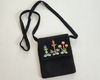 vintage Amanda Smith Flowers Woven Cordon noir sac à main --- Petit sac à main rétro porté épaule à bandoulière --- Joli accessoire de mode décontracté fleuri