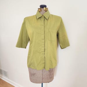 Vintage Style & Co. Y2K Green Button Down Short Sleeve Shirt --- Retro 1990s 2000s Simple Women&#39;s Blouse --- Modern Groovy Colors Clothing
