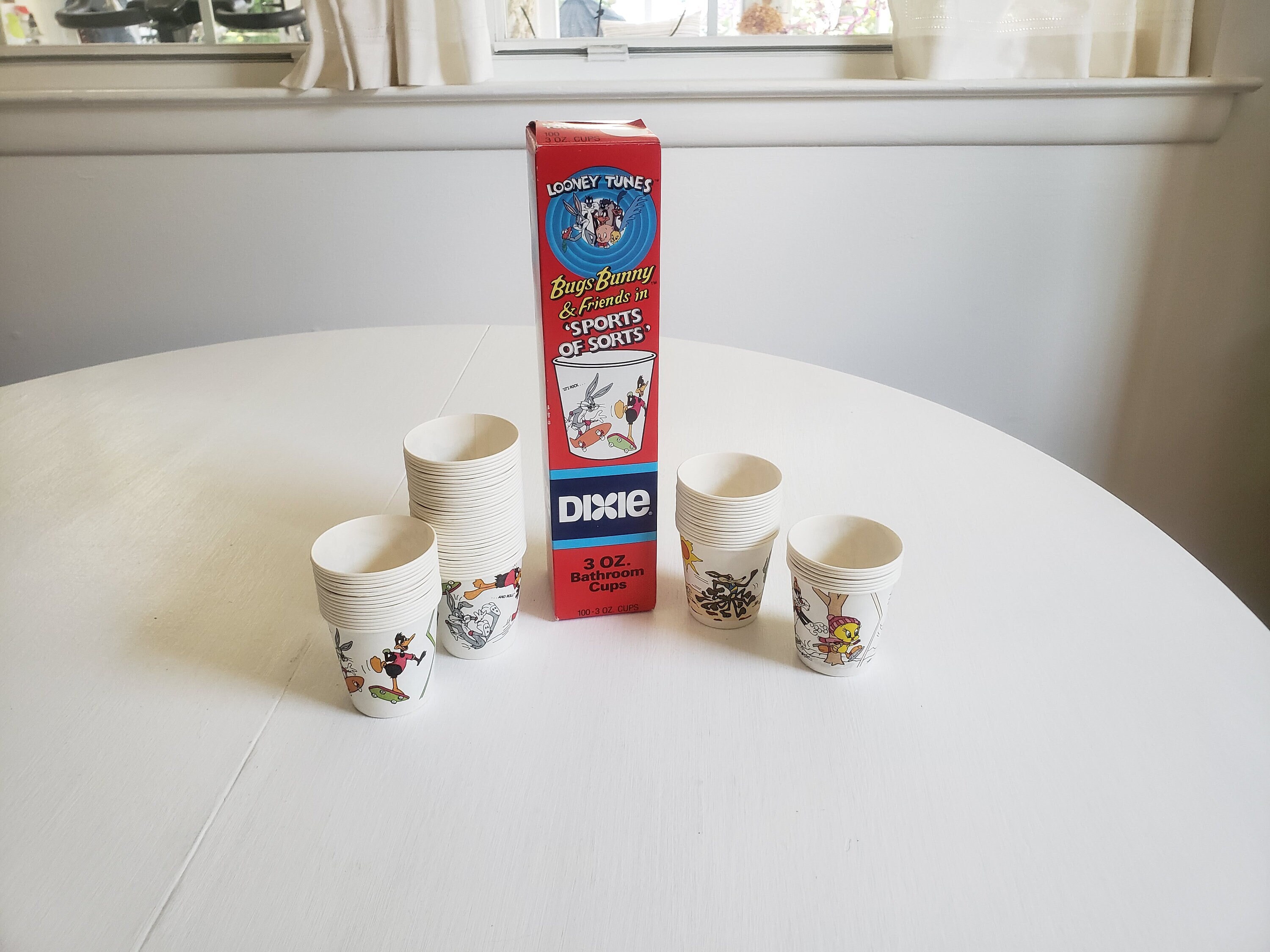 Vintage Dixie 3 Oz. Bathroom Paper Cups - Bugs Bunny