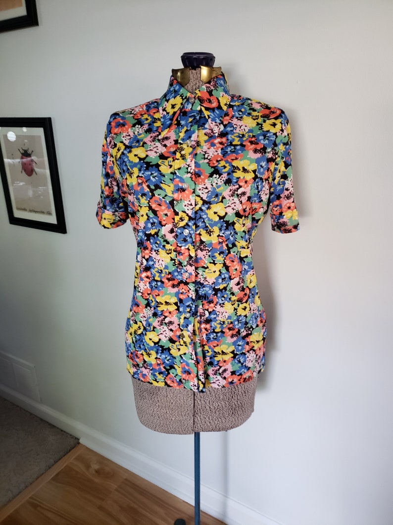 Elles Belles Knits Funky Floral Fun Pattern - Retro Groovy Unique Disco Fashion Clothing - Vintage 1970/'s Novelty Print Dress Shirt -