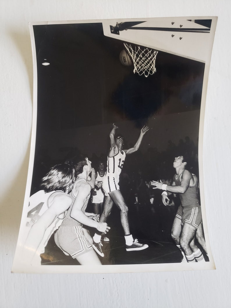 Retro Americana 70/'s Sports Photography Action Shots Kids Room Decor - Vintage 1970/'s High School Basketball Black /& White Photographs