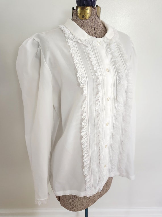 Vintage Lucky Winner White Lace Filled & Ruffles Feminine Vintage Lucky Winner White Lace Filled & Ruffles Feminine