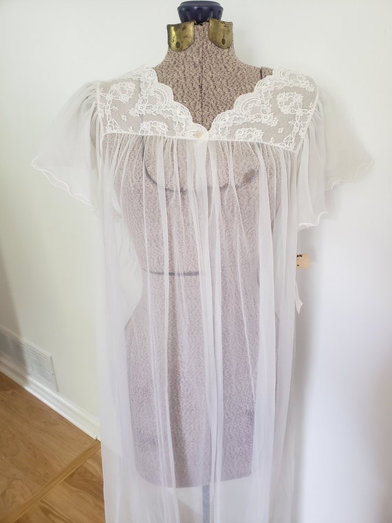 Vintage Gilead Sheer White Peignoir Robe with Lac… - image 3