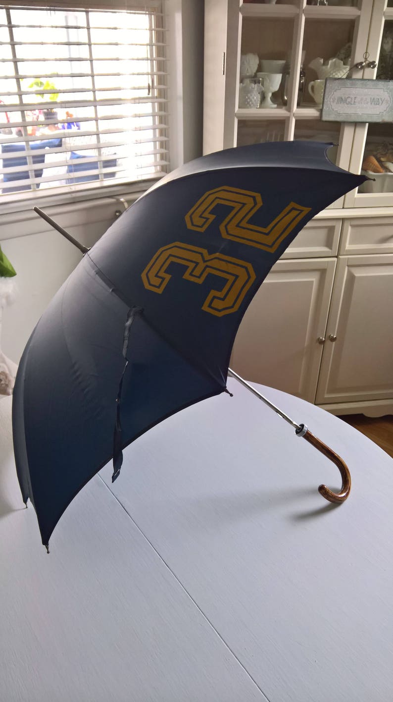 SALE Vintage Basketball Petite Cane Umbrella Retro Kids Number 32 Cool Accessory Rainy Day Italian Shade Costume Wardrobe Hispter Chic -