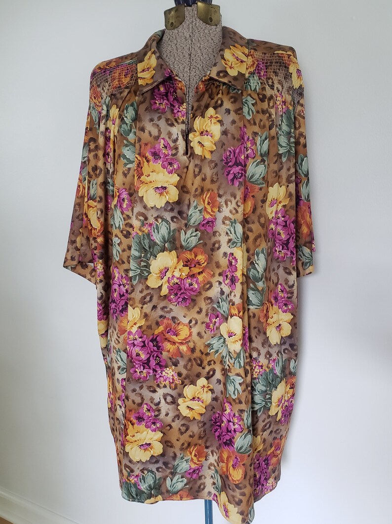Groovy 70/'s Summer Retro 1970/'s Nightie Pajamas Comfortable Clothing - - Vintage Roaman/'s Floral /& Leopard Print Muumuu Cover Up Dress