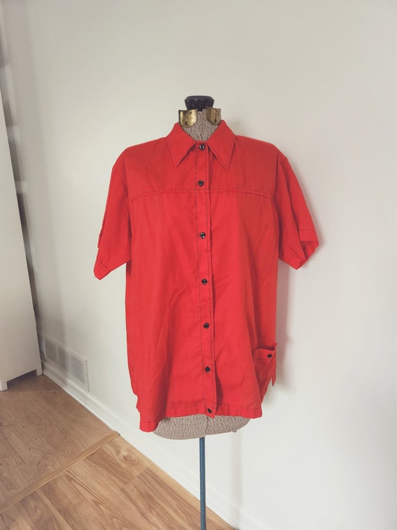 Mens red button store down short sleeve shirt