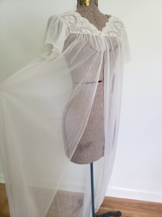 Vintage Gilead Sheer White Peignoir Robe with Lac… - image 9