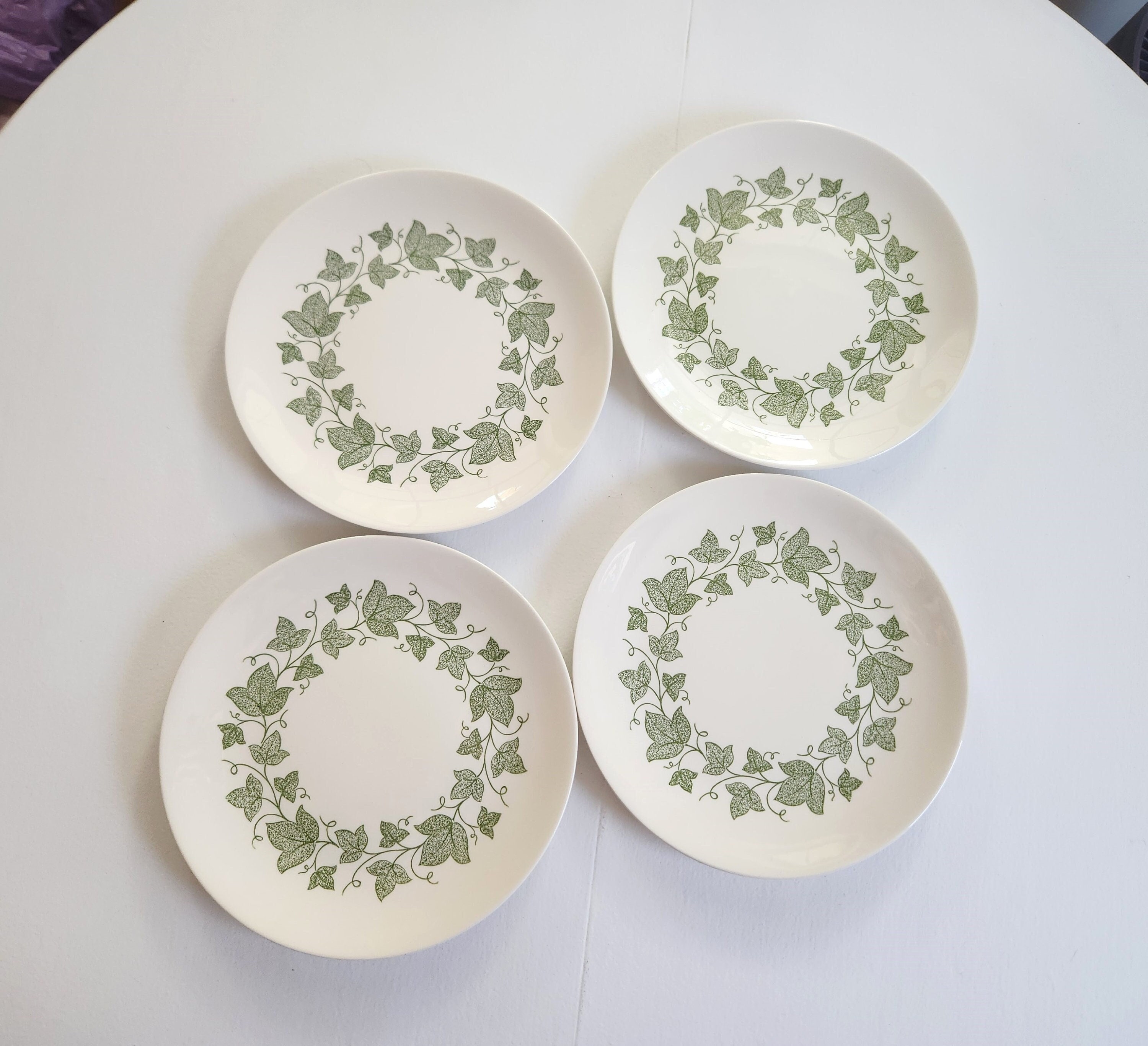 Vintage English Ivy Dinner Plates - Set of Four - Retro 1950s Style Quaint Cottage Kitchen Decor --- Garden Foliage Formal Dining Dishes