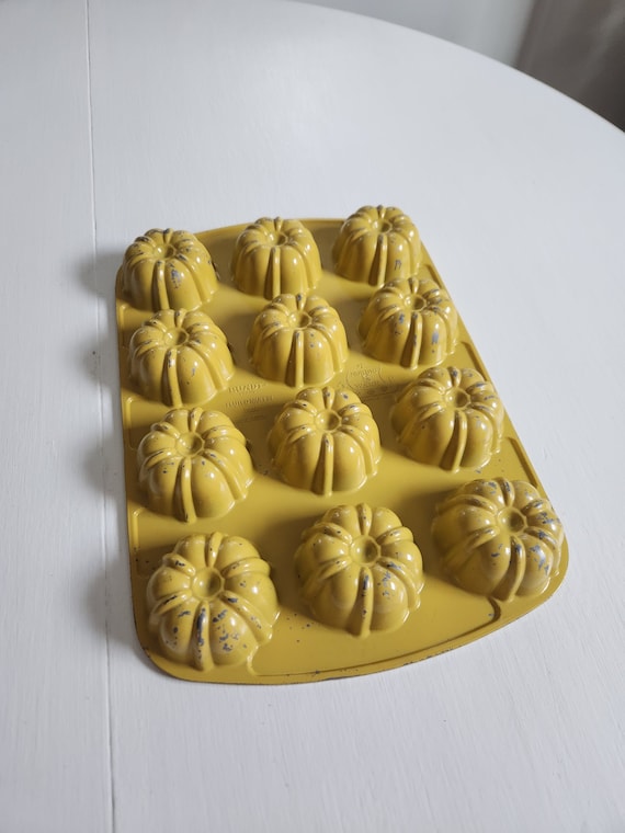 Nordic Ware Mini Bundt Cupcake Pan