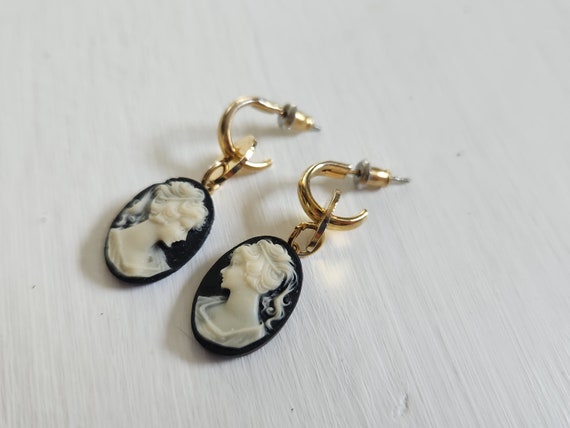 Vintage White & Black Cameo Dangle Earrings --- R… - image 4
